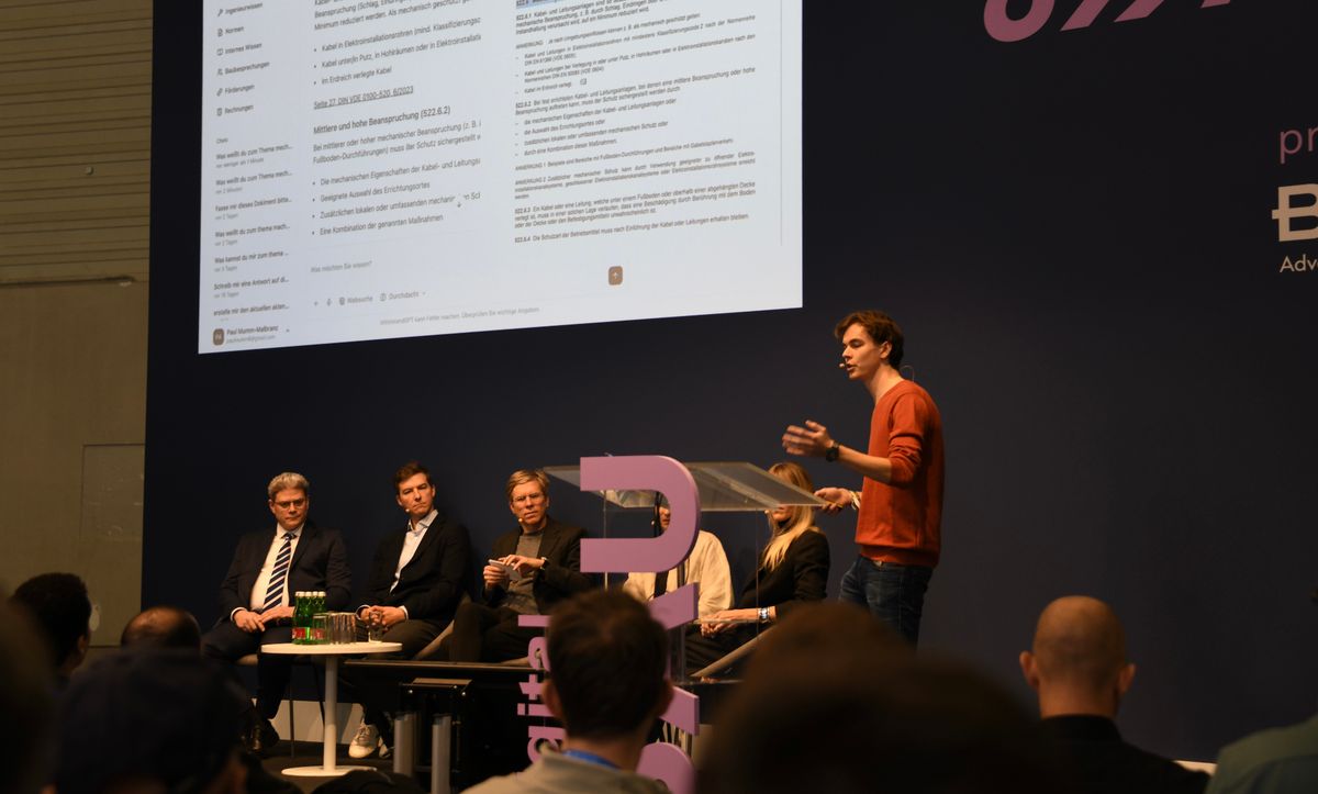 Selim Richert hält eine Rede auf der Digitalbau 2026 in Köln